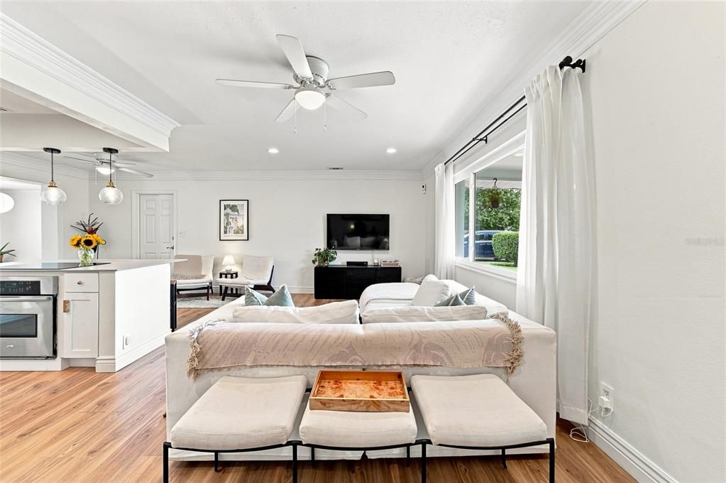 Active With Contract: $380,000 (3 beds, 1 baths, 1284 Square Feet)