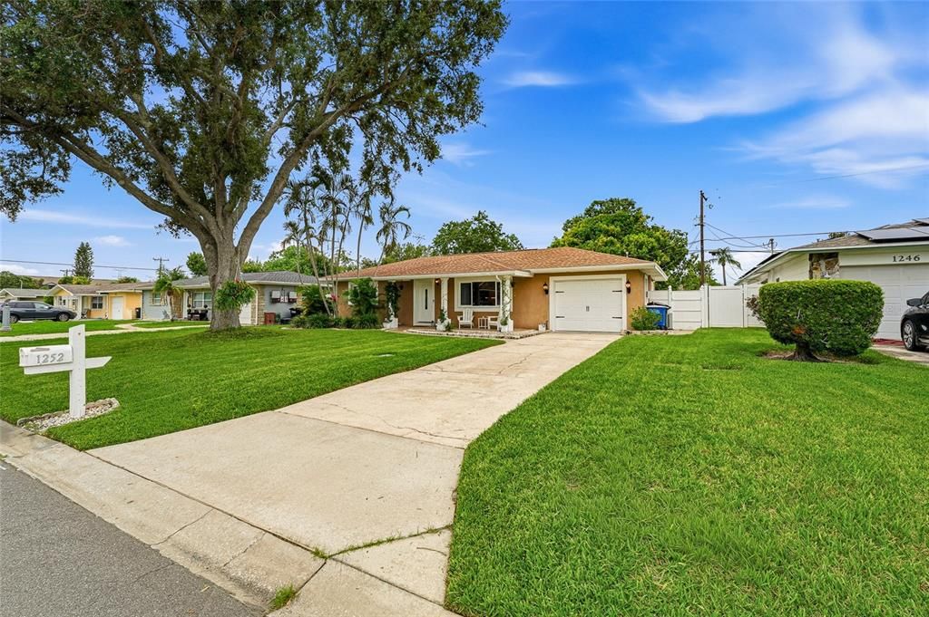 Active With Contract: $380,000 (3 beds, 1 baths, 1284 Square Feet)