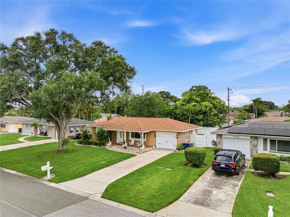 Active With Contract: $380,000 (3 beds, 1 baths, 1284 Square Feet)