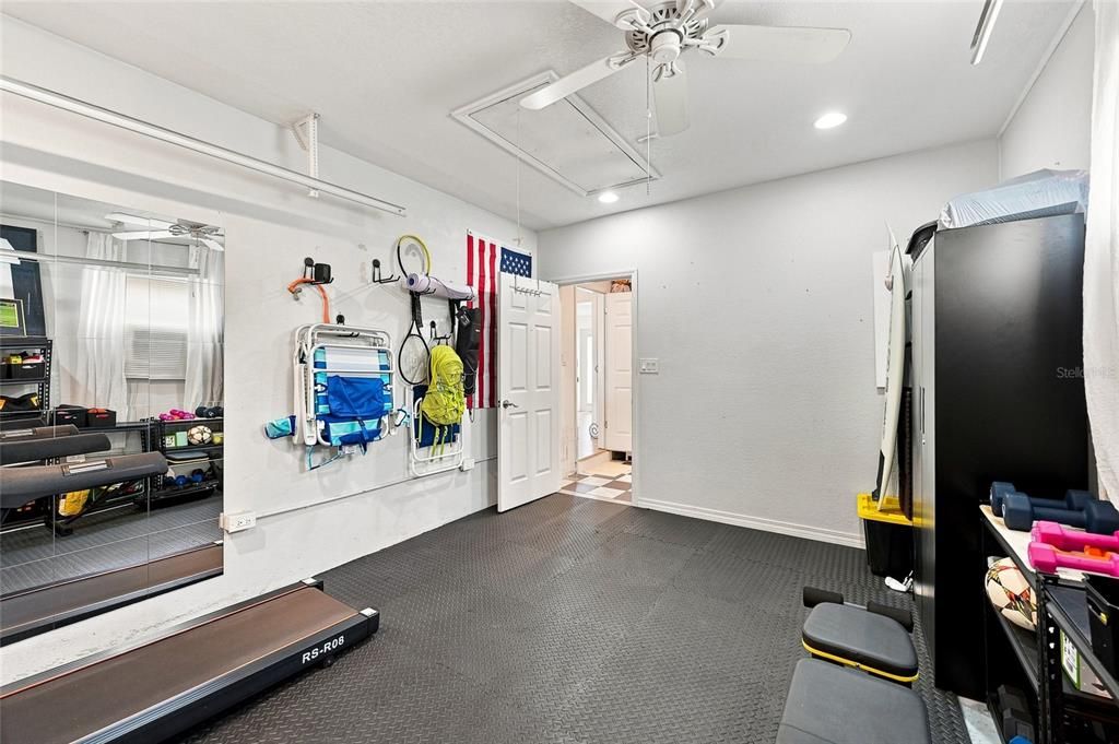 Active With Contract: $380,000 (3 beds, 1 baths, 1284 Square Feet)