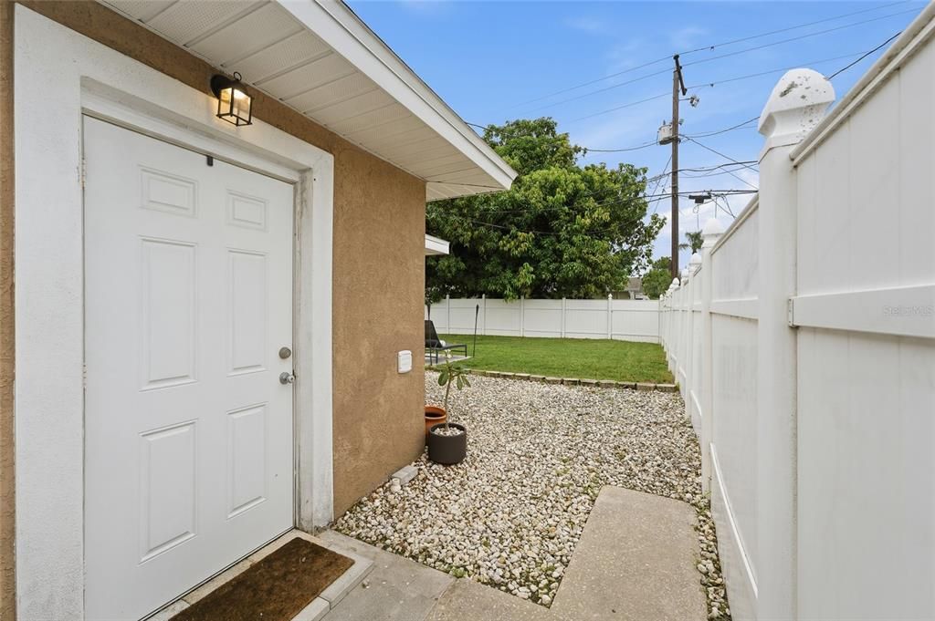 Active With Contract: $380,000 (3 beds, 1 baths, 1284 Square Feet)