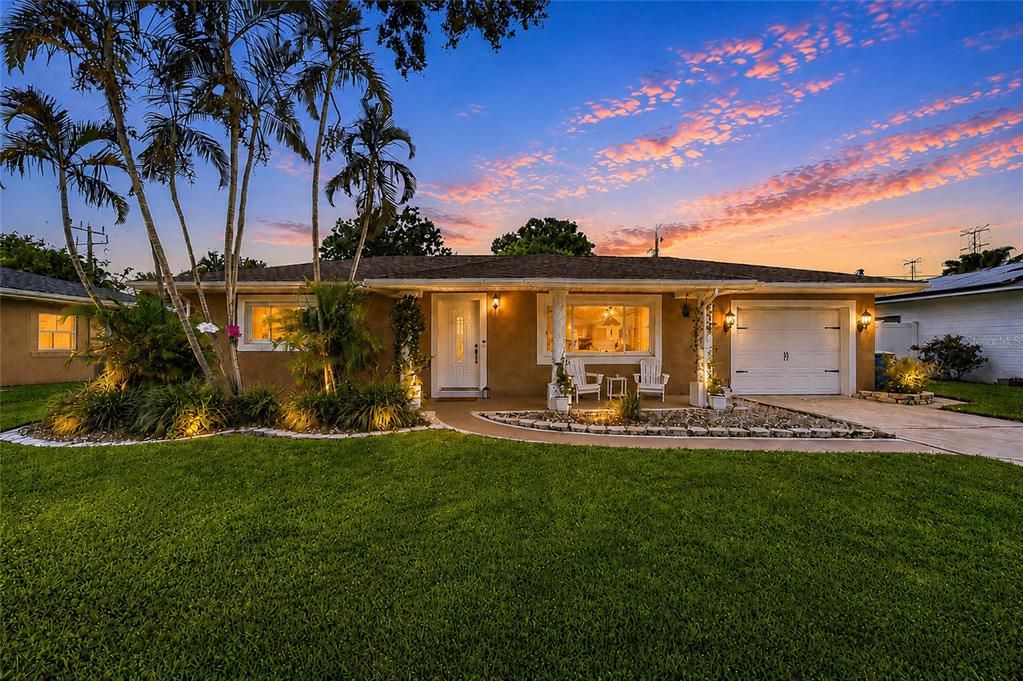 Active With Contract: $380,000 (3 beds, 1 baths, 1284 Square Feet)
