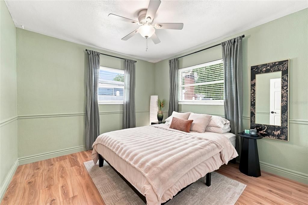 Active With Contract: $380,000 (3 beds, 1 baths, 1284 Square Feet)