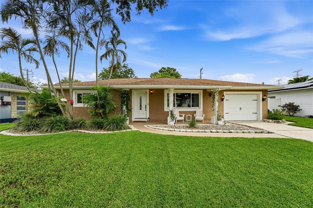 Active With Contract: $380,000 (3 beds, 1 baths, 1284 Square Feet)