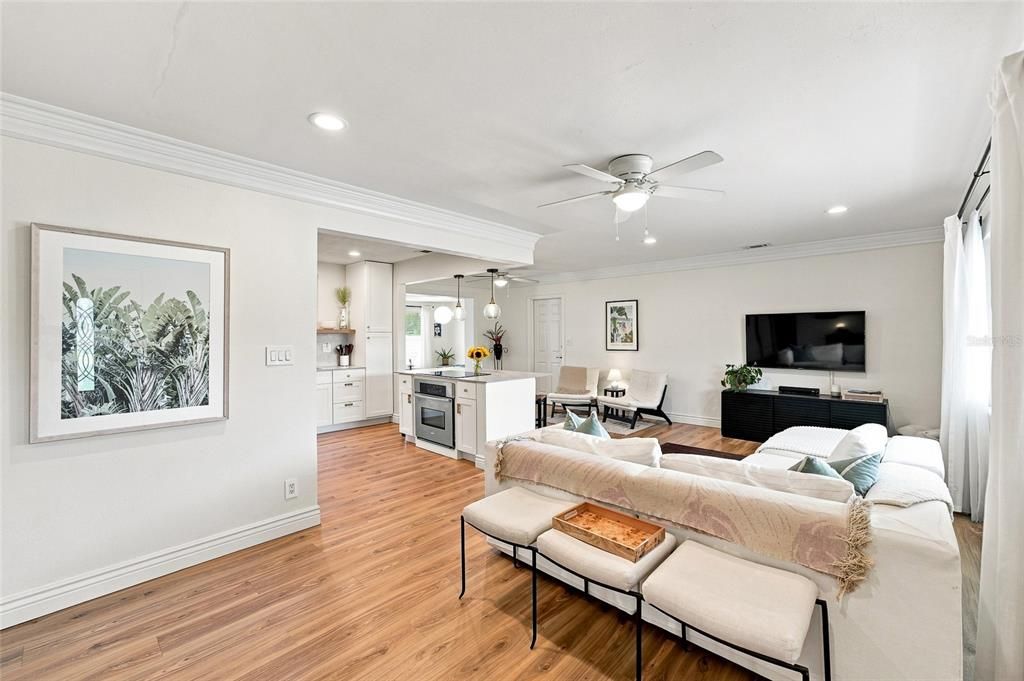 Active With Contract: $380,000 (3 beds, 1 baths, 1284 Square Feet)