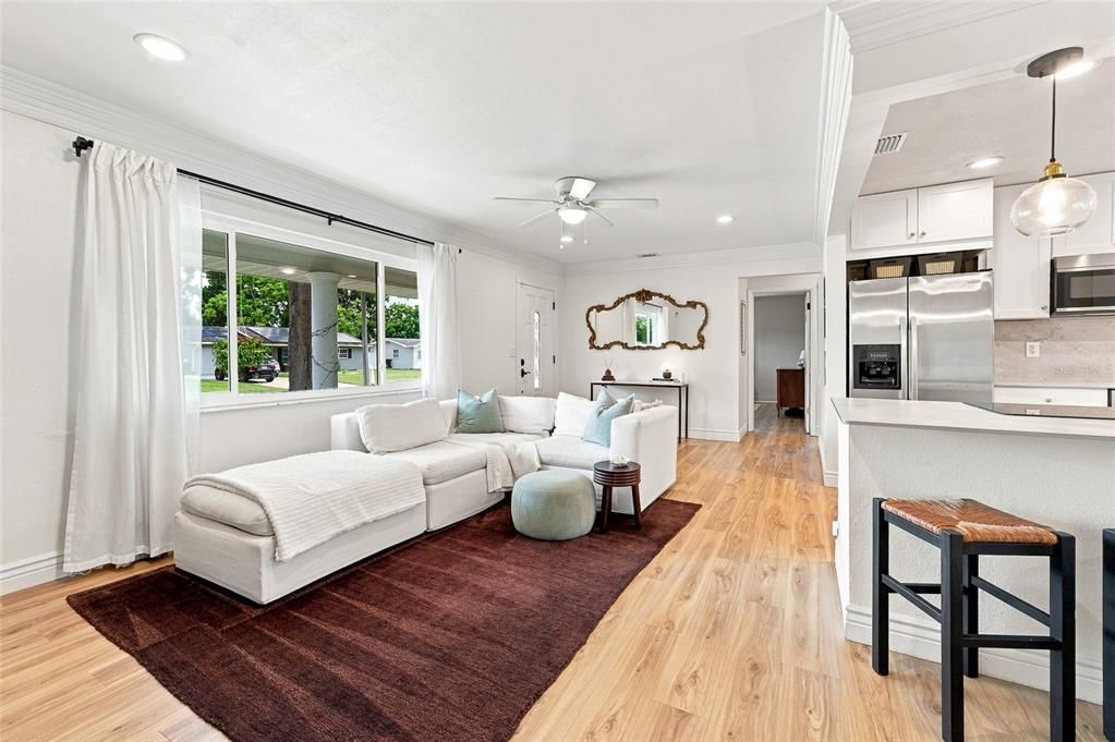 Active With Contract: $380,000 (3 beds, 1 baths, 1284 Square Feet)