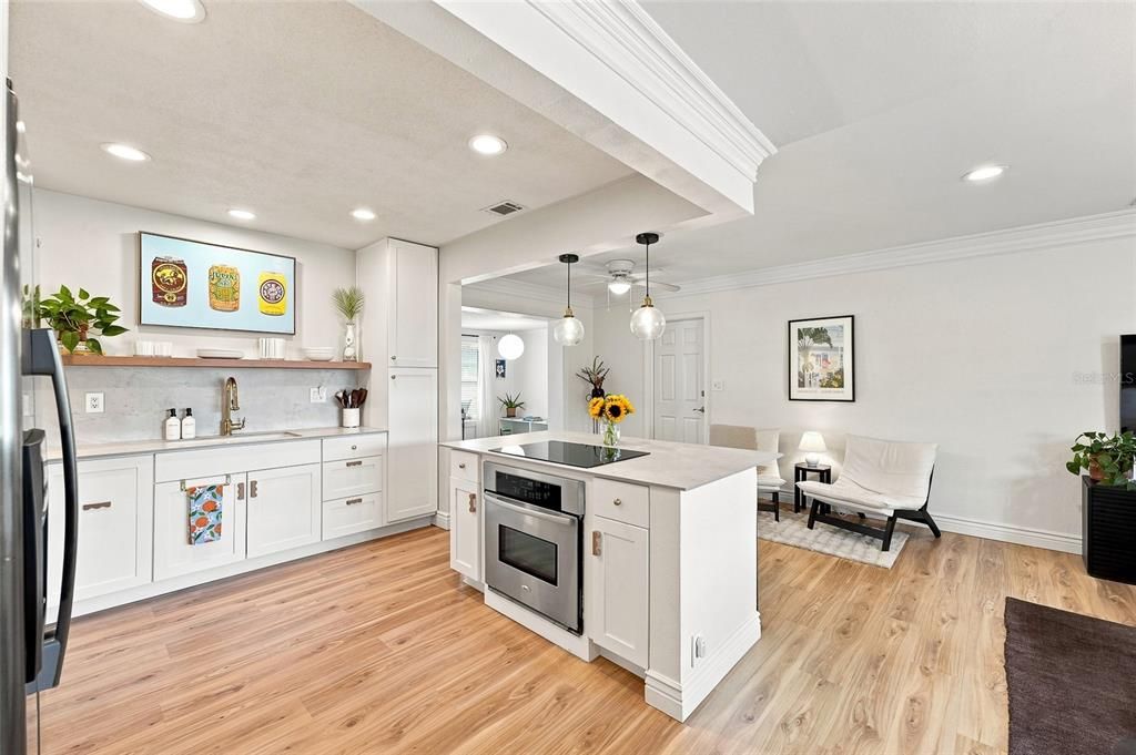 Active With Contract: $380,000 (3 beds, 1 baths, 1284 Square Feet)