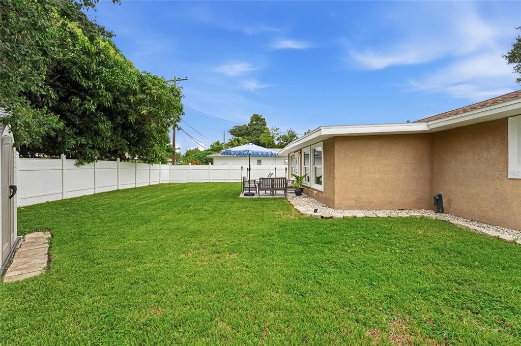 Active With Contract: $380,000 (3 beds, 1 baths, 1284 Square Feet)