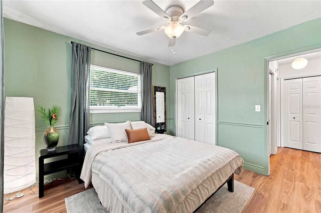 Active With Contract: $380,000 (3 beds, 1 baths, 1284 Square Feet)