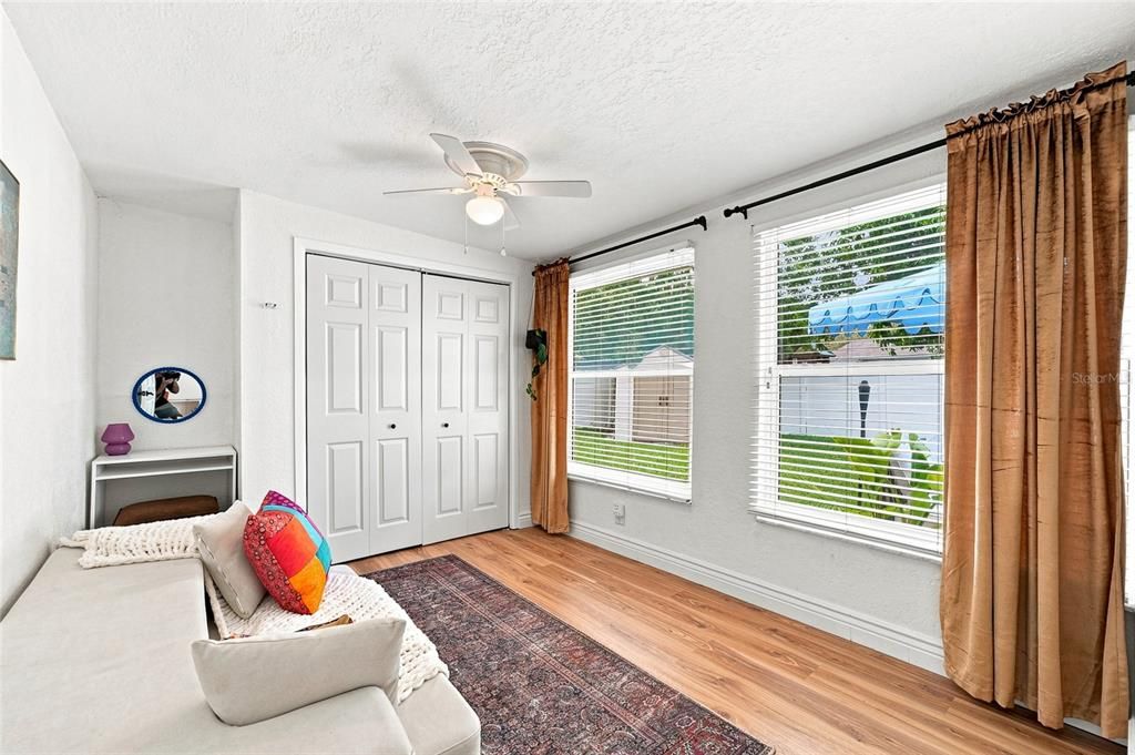 Active With Contract: $380,000 (3 beds, 1 baths, 1284 Square Feet)