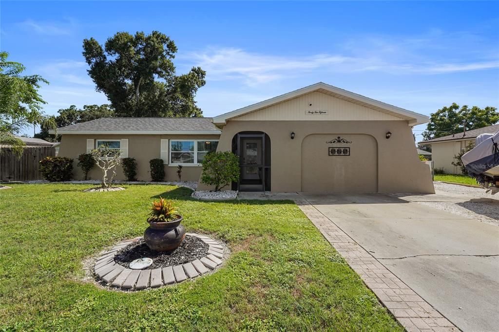 For Rent: $3,000 (3 beds, 2 baths, 1606 Square Feet)