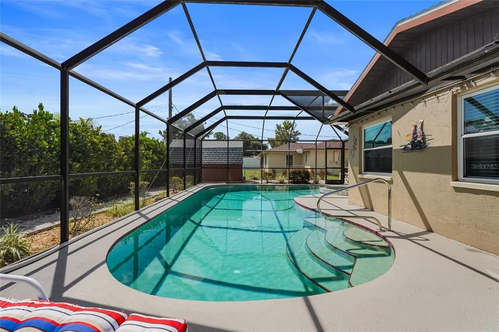 For Rent: $3,000 (3 beds, 2 baths, 1606 Square Feet)