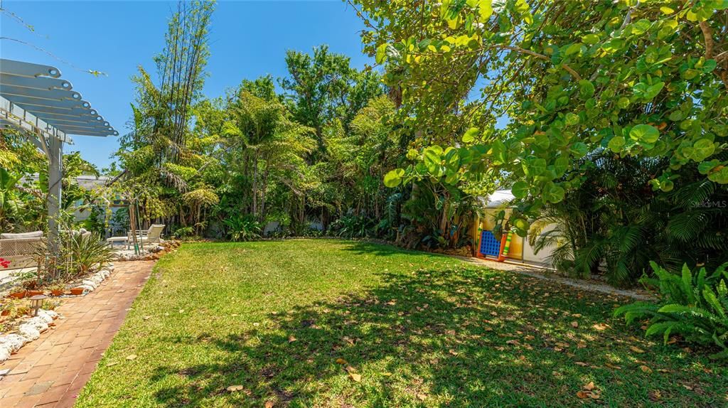 For Sale: $639,000 (3 beds, 2 baths, 1769 Square Feet)