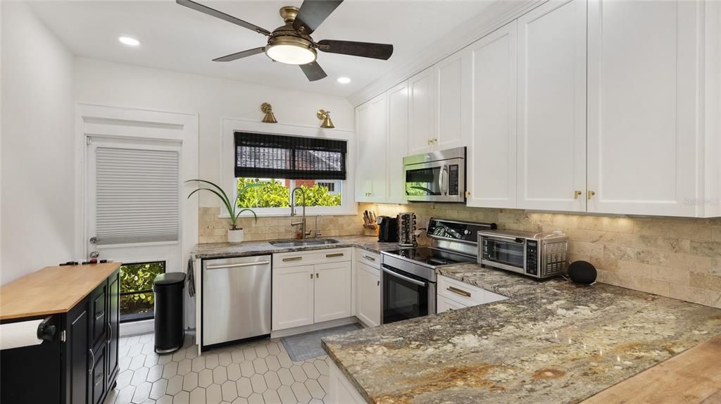 For Sale: $639,000 (3 beds, 2 baths, 1769 Square Feet)