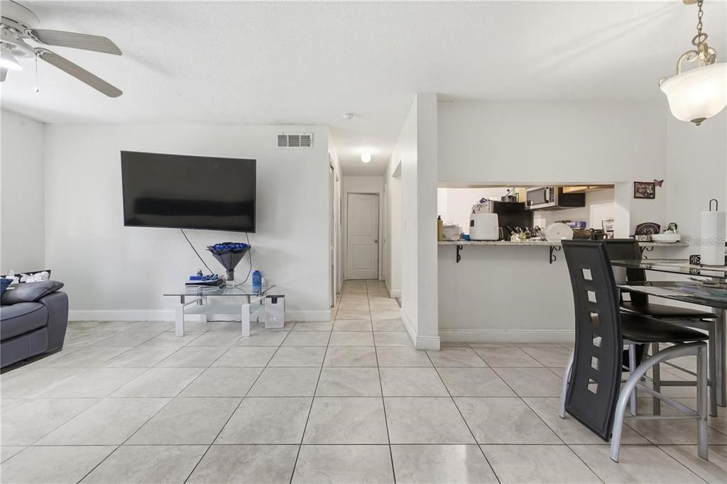For Sale: $100,000 (2 beds, 2 baths, 934 Square Feet)