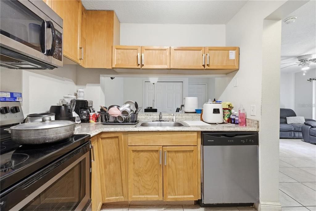 For Sale: $100,000 (2 beds, 2 baths, 934 Square Feet)