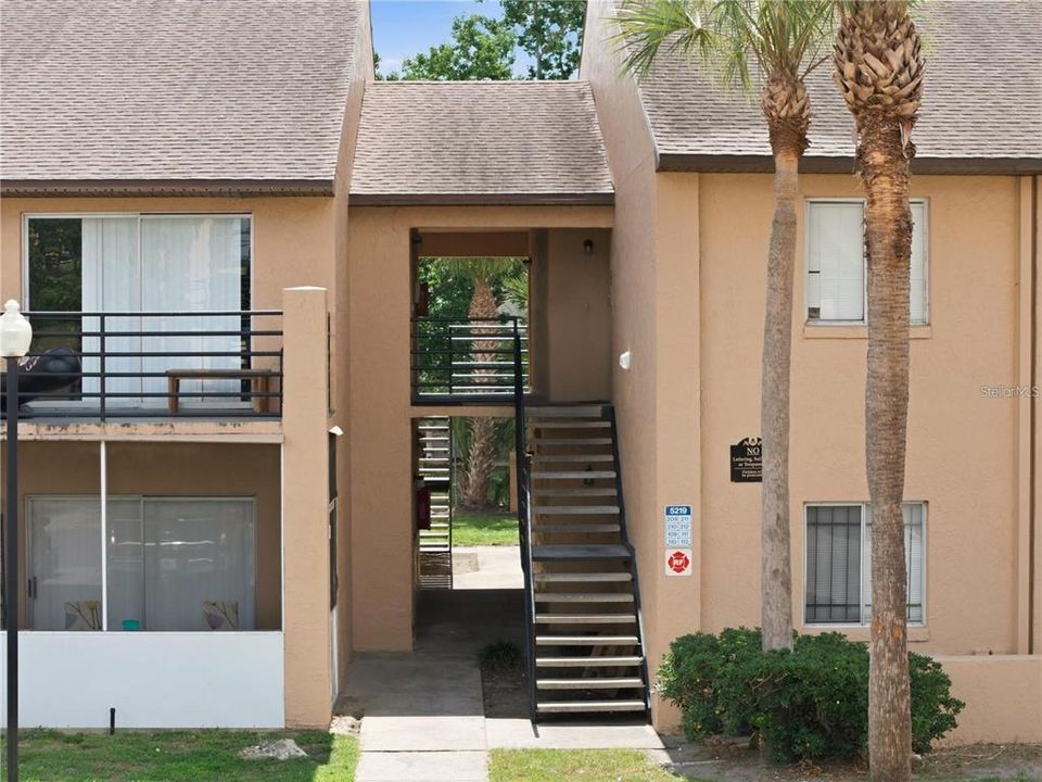 For Sale: $100,000 (2 beds, 2 baths, 934 Square Feet)