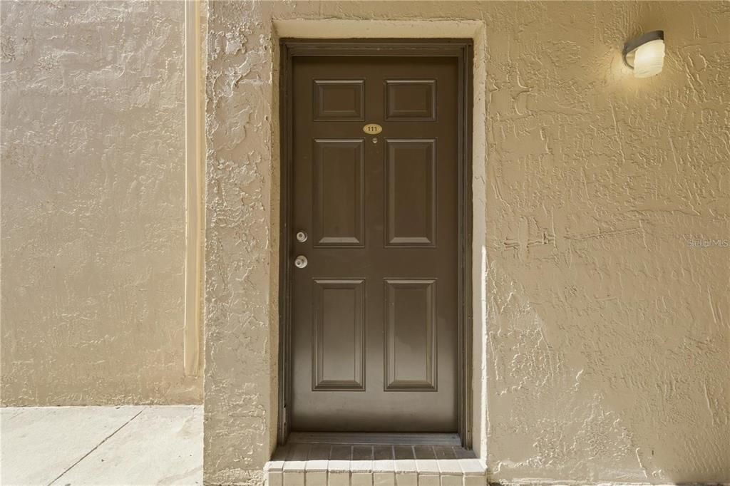 For Sale: $100,000 (2 beds, 2 baths, 934 Square Feet)
