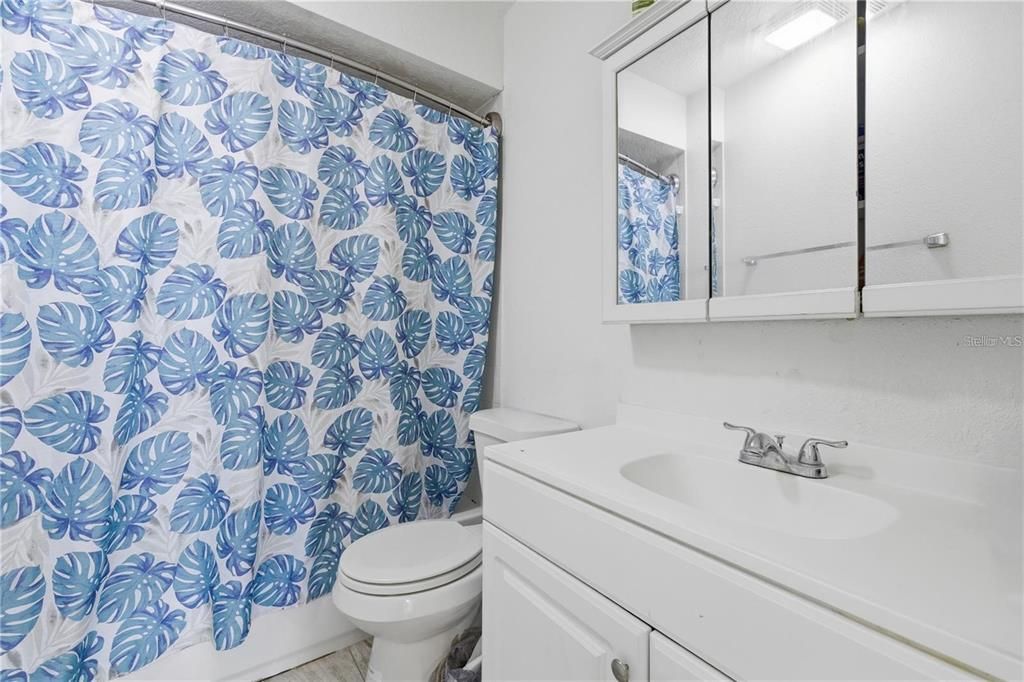 For Sale: $100,000 (2 beds, 2 baths, 934 Square Feet)