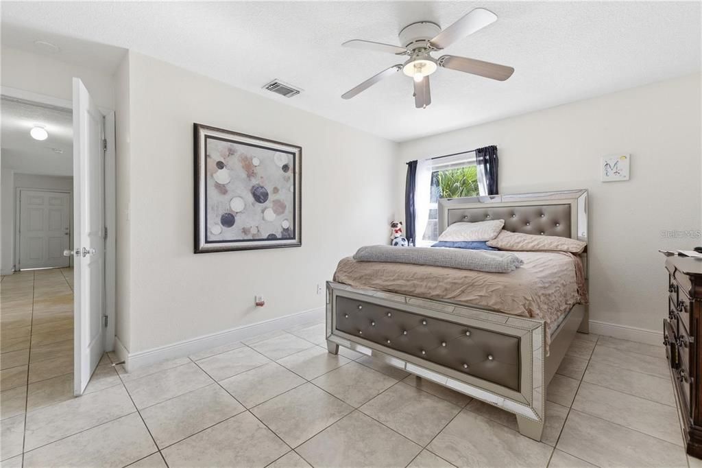 For Sale: $100,000 (2 beds, 2 baths, 934 Square Feet)