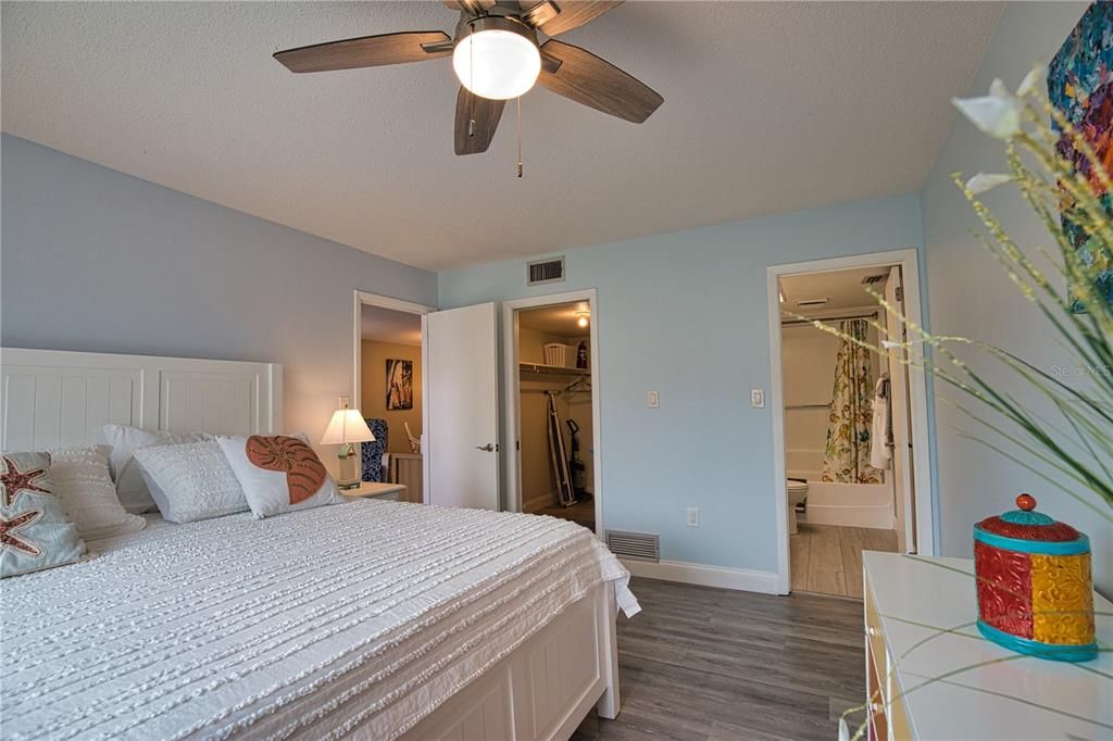 For Rent: $2,600 (2 beds, 2 baths, 1000 Square Feet)