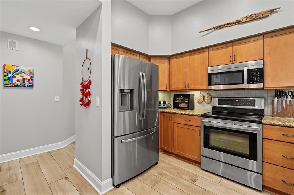 Activo con contrato: $675,000 (4 camas, 2 baños, 2321 Pies cuadrados)