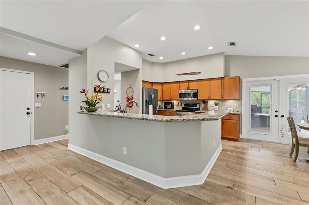 Activo con contrato: $675,000 (4 camas, 2 baños, 2321 Pies cuadrados)