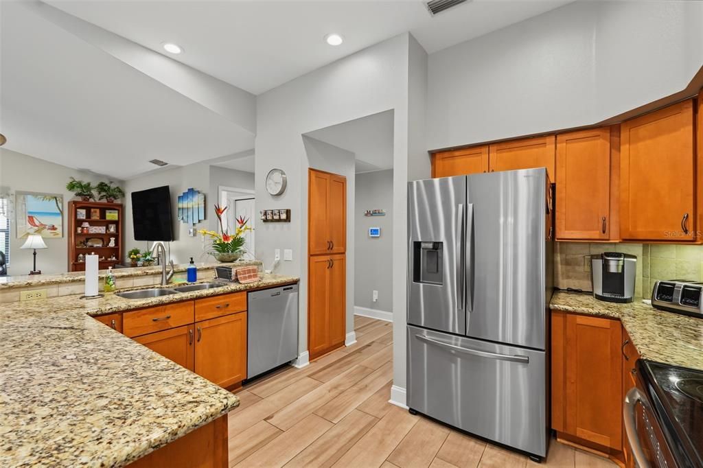 Activo con contrato: $675,000 (4 camas, 2 baños, 2321 Pies cuadrados)