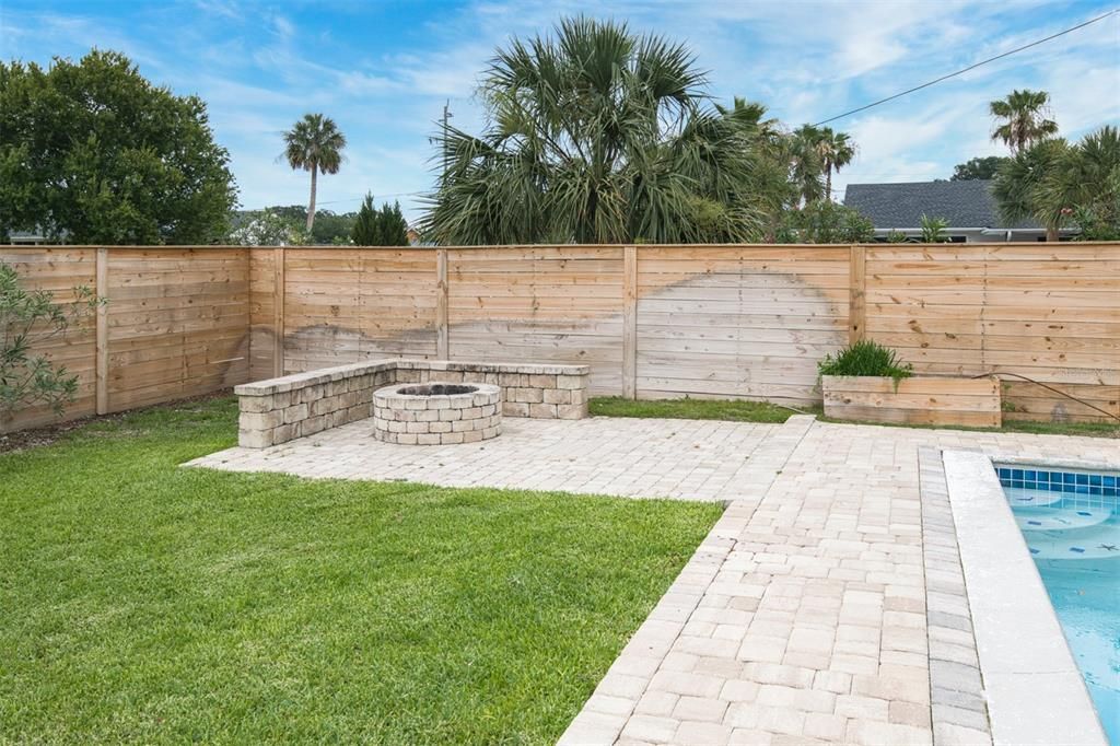 En Venta: $649,900 (4 camas, 2 baños, 1944 Pies cuadrados)