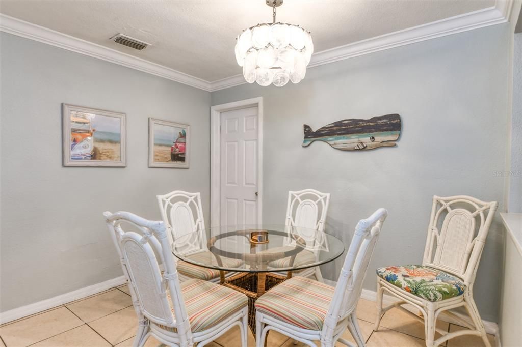 En Venta: $649,900 (4 camas, 2 baños, 1944 Pies cuadrados)