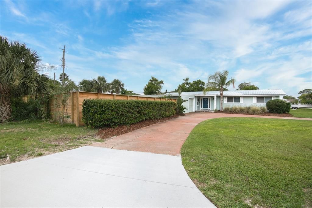 En Venta: $649,900 (4 camas, 2 baños, 1944 Pies cuadrados)