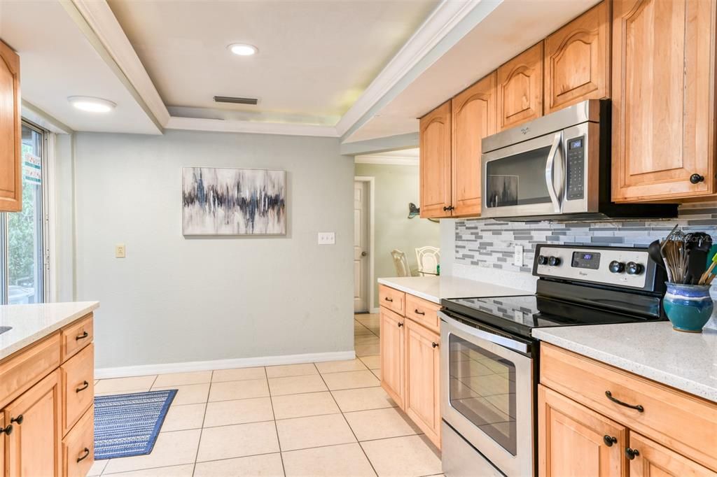 En Venta: $649,900 (4 camas, 2 baños, 1944 Pies cuadrados)