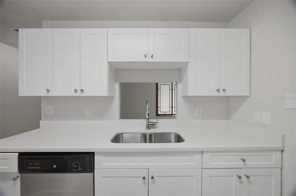 En Venta: $309,900 (3 camas, 2 baños, 1653 Pies cuadrados)