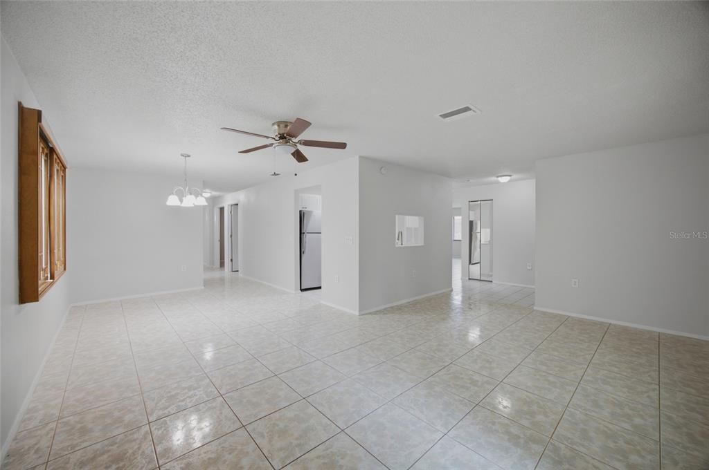 En Venta: $309,900 (3 camas, 2 baños, 1653 Pies cuadrados)