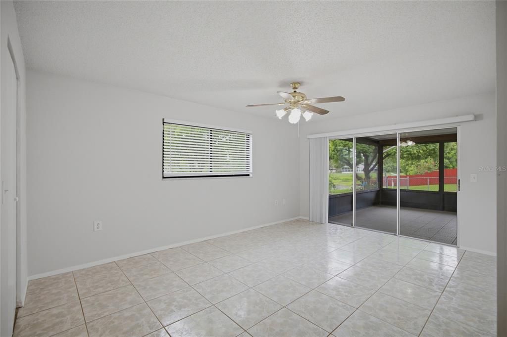 En Venta: $309,900 (3 camas, 2 baños, 1653 Pies cuadrados)