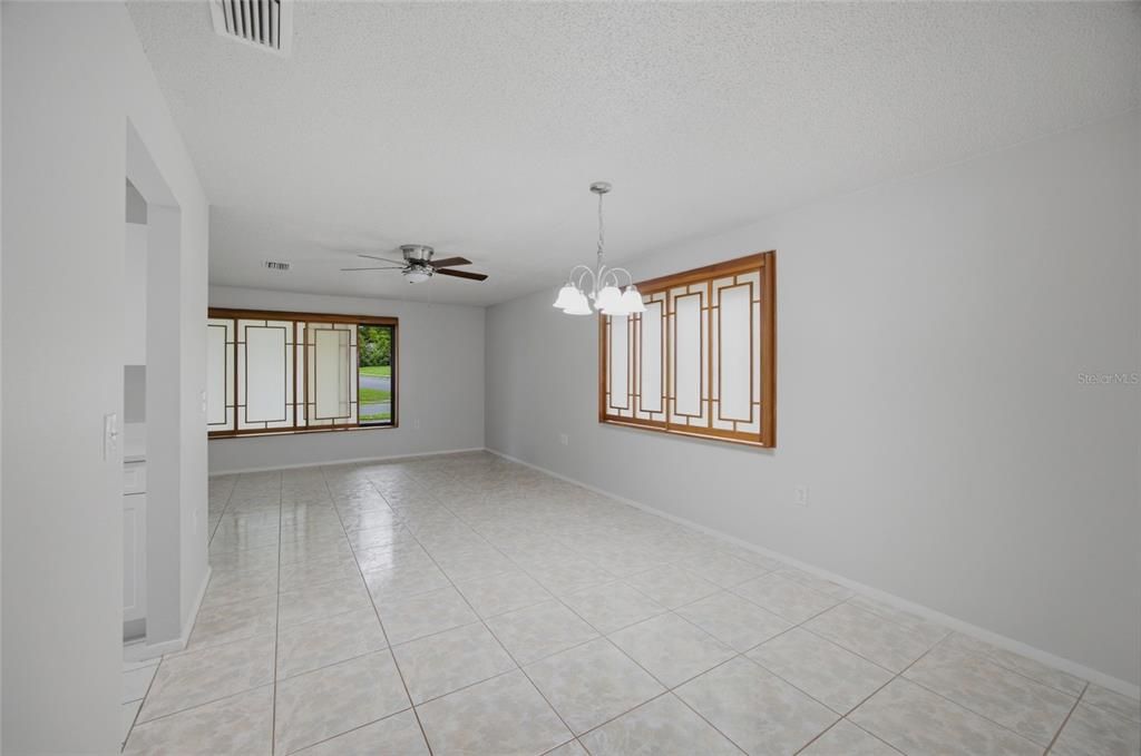 En Venta: $309,900 (3 camas, 2 baños, 1653 Pies cuadrados)
