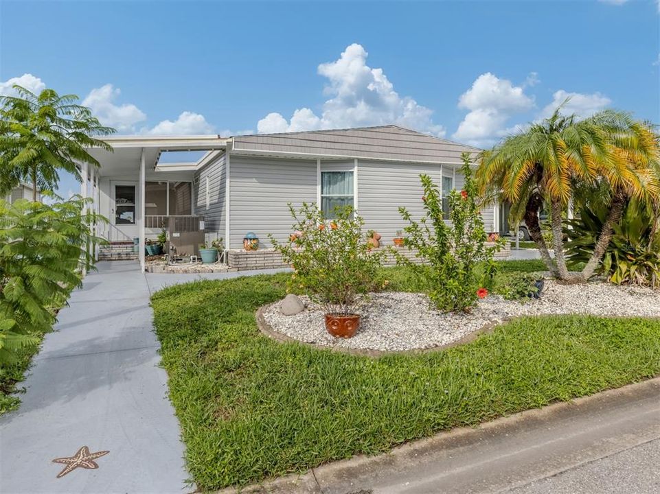 Active With Contract: $184,900 (2 beds, 2 baths, 1288 Square Feet)