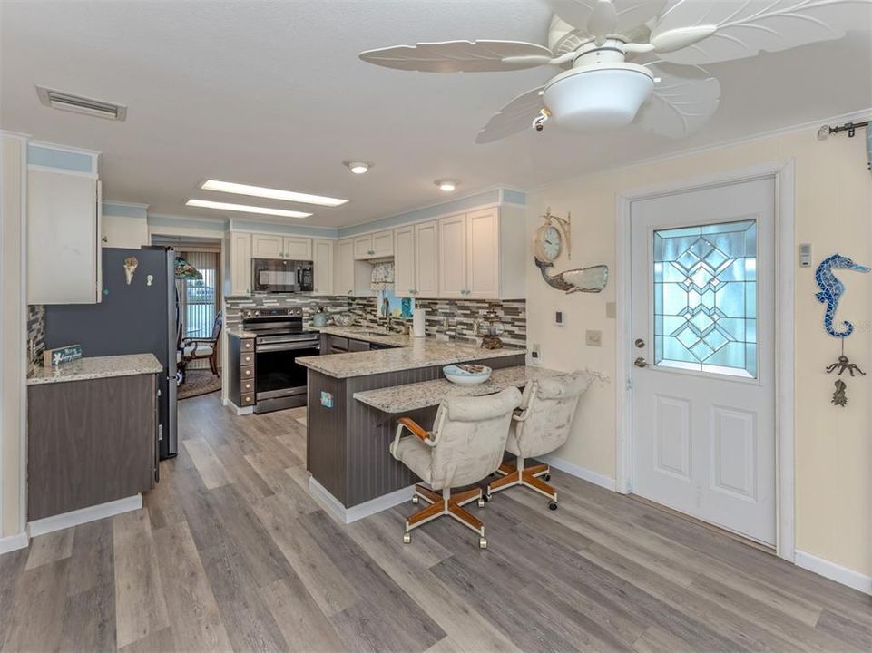 Active With Contract: $184,900 (2 beds, 2 baths, 1288 Square Feet)