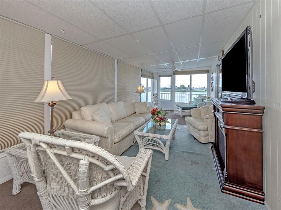 Active With Contract: $184,900 (2 beds, 2 baths, 1288 Square Feet)
