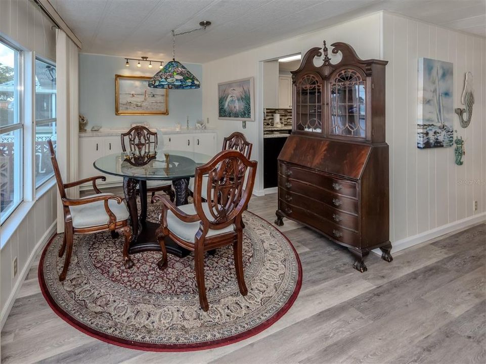 Active With Contract: $184,900 (2 beds, 2 baths, 1288 Square Feet)