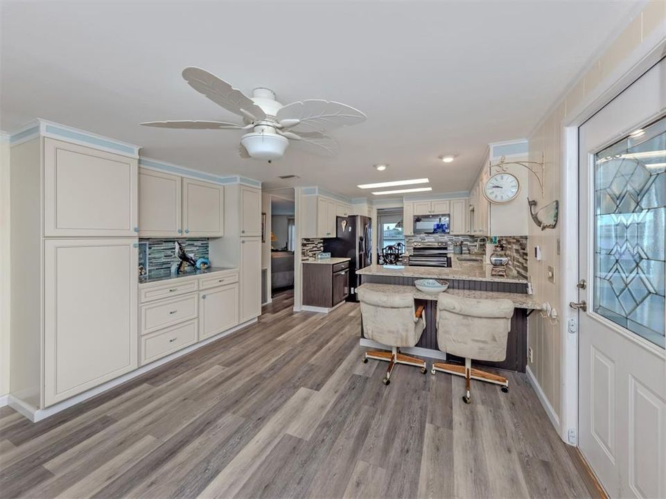 Active With Contract: $184,900 (2 beds, 2 baths, 1288 Square Feet)