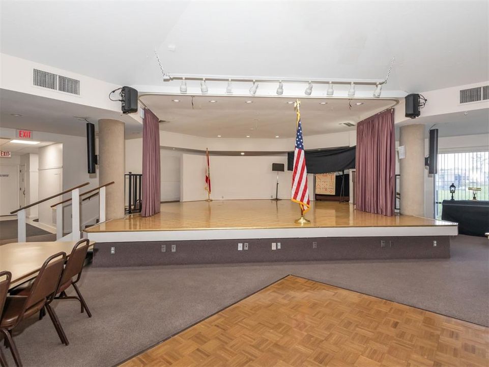 Active With Contract: $184,900 (2 beds, 2 baths, 1288 Square Feet)