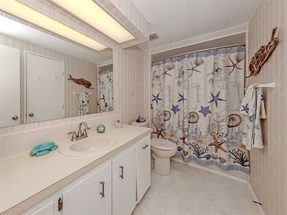 Active With Contract: $184,900 (2 beds, 2 baths, 1288 Square Feet)