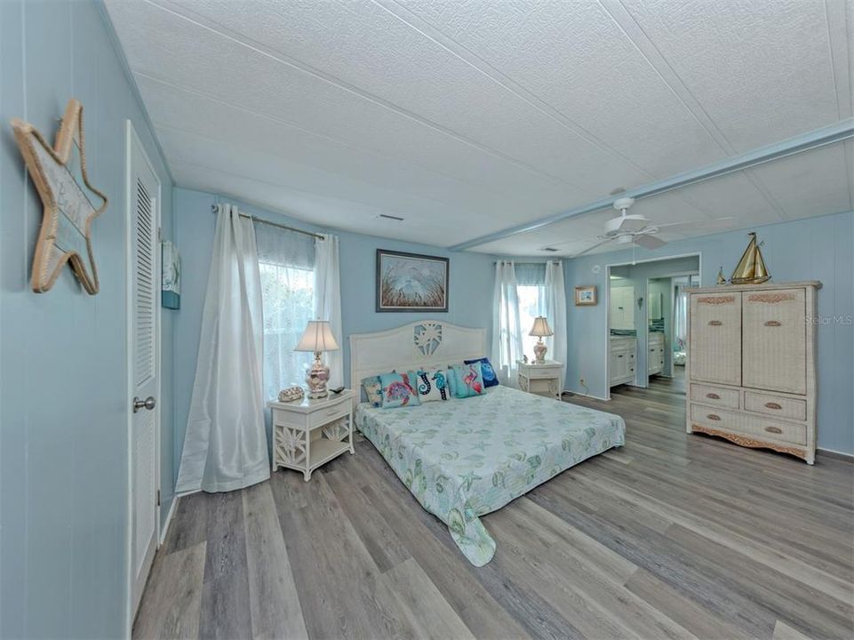 Active With Contract: $184,900 (2 beds, 2 baths, 1288 Square Feet)