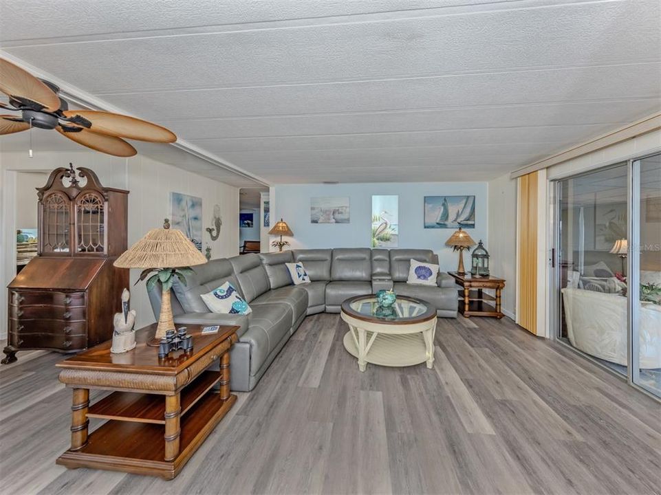 Active With Contract: $184,900 (2 beds, 2 baths, 1288 Square Feet)