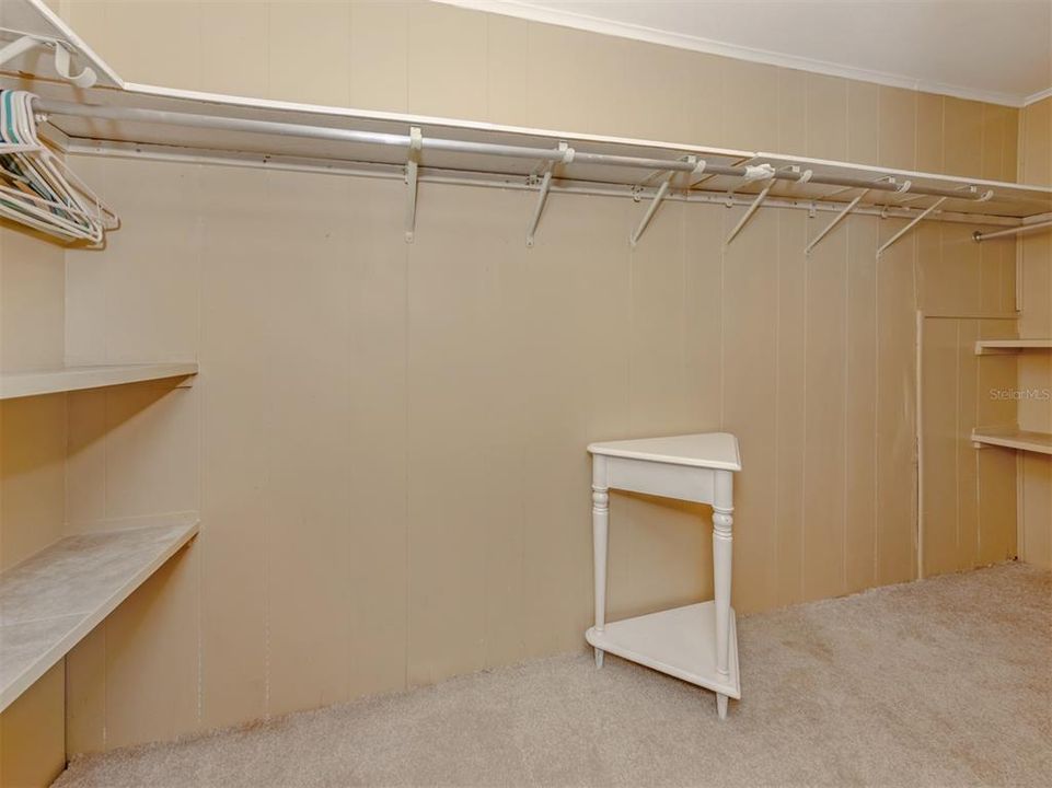 Active With Contract: $184,900 (2 beds, 2 baths, 1288 Square Feet)