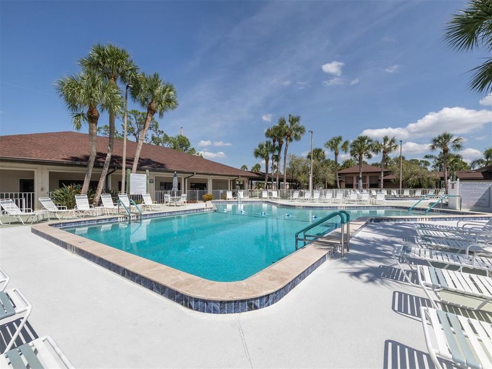 Active With Contract: $184,900 (2 beds, 2 baths, 1288 Square Feet)