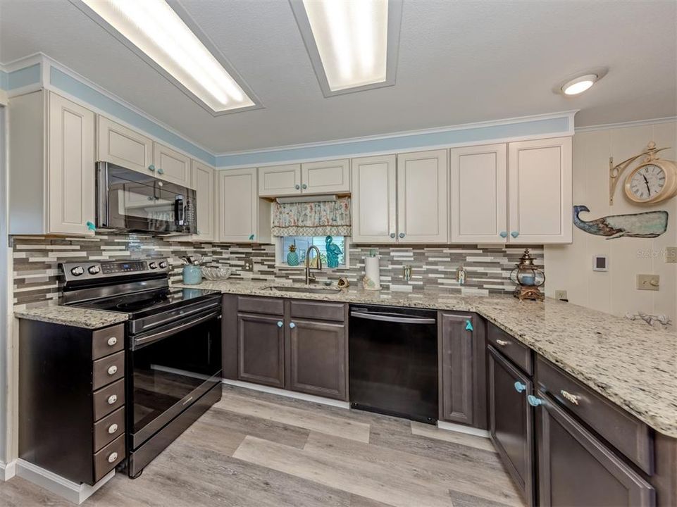 Active With Contract: $184,900 (2 beds, 2 baths, 1288 Square Feet)