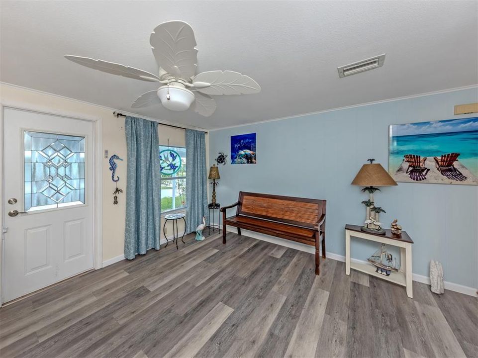 Active With Contract: $184,900 (2 beds, 2 baths, 1288 Square Feet)