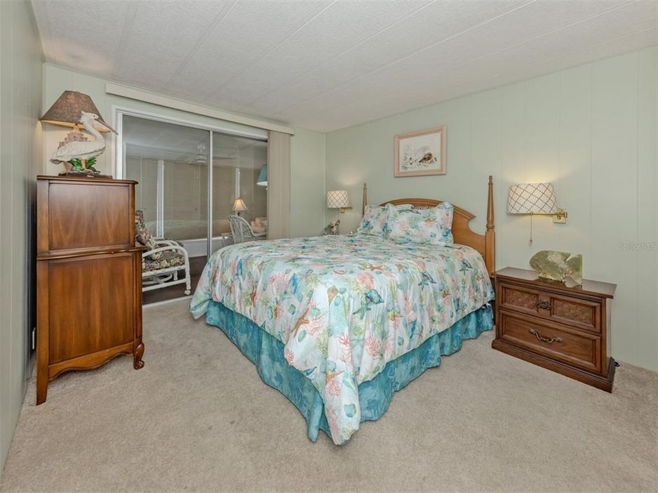 Active With Contract: $184,900 (2 beds, 2 baths, 1288 Square Feet)